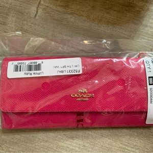 New SOFT WALLET IN EMBOSSED TEXTURED LEATHER (COACH F52331)